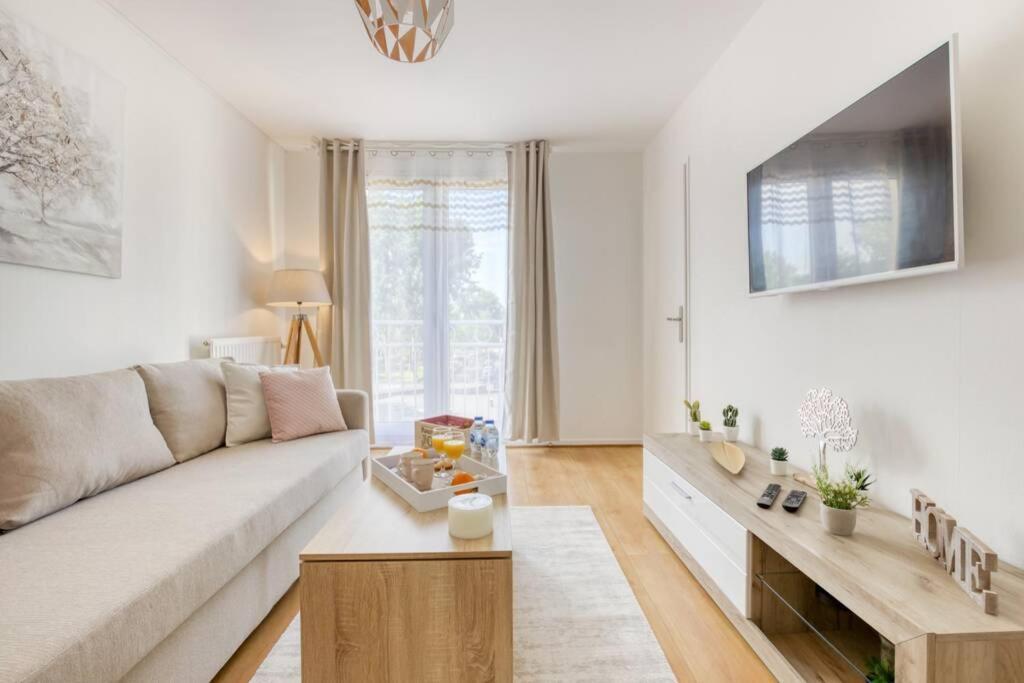L'Elysee - Easy Check-In - Arrivee Autonome - Place Parking Privative - T2 Surequipe - Wifi - Netflix Leilighet Courcouronnes Eksteriør bilde