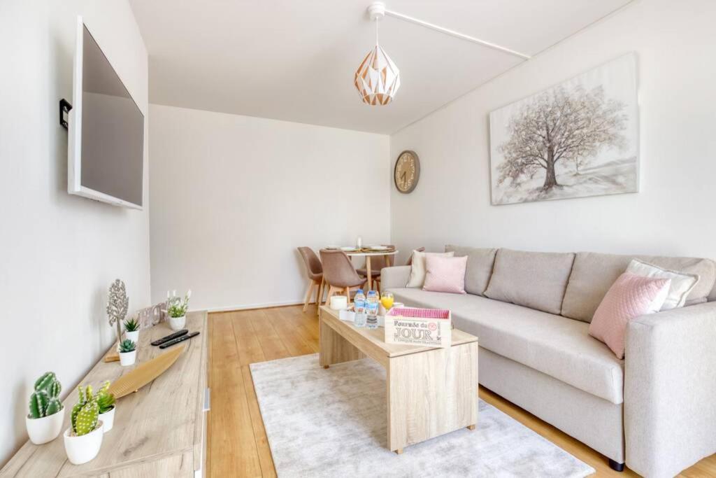 L'Elysee - Easy Check-In - Arrivee Autonome - Place Parking Privative - T2 Surequipe - Wifi - Netflix Leilighet Courcouronnes Eksteriør bilde
