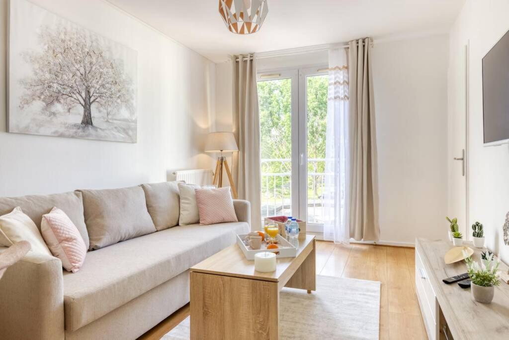L'Elysee - Easy Check-In - Arrivee Autonome - Place Parking Privative - T2 Surequipe - Wifi - Netflix Leilighet Courcouronnes Eksteriør bilde